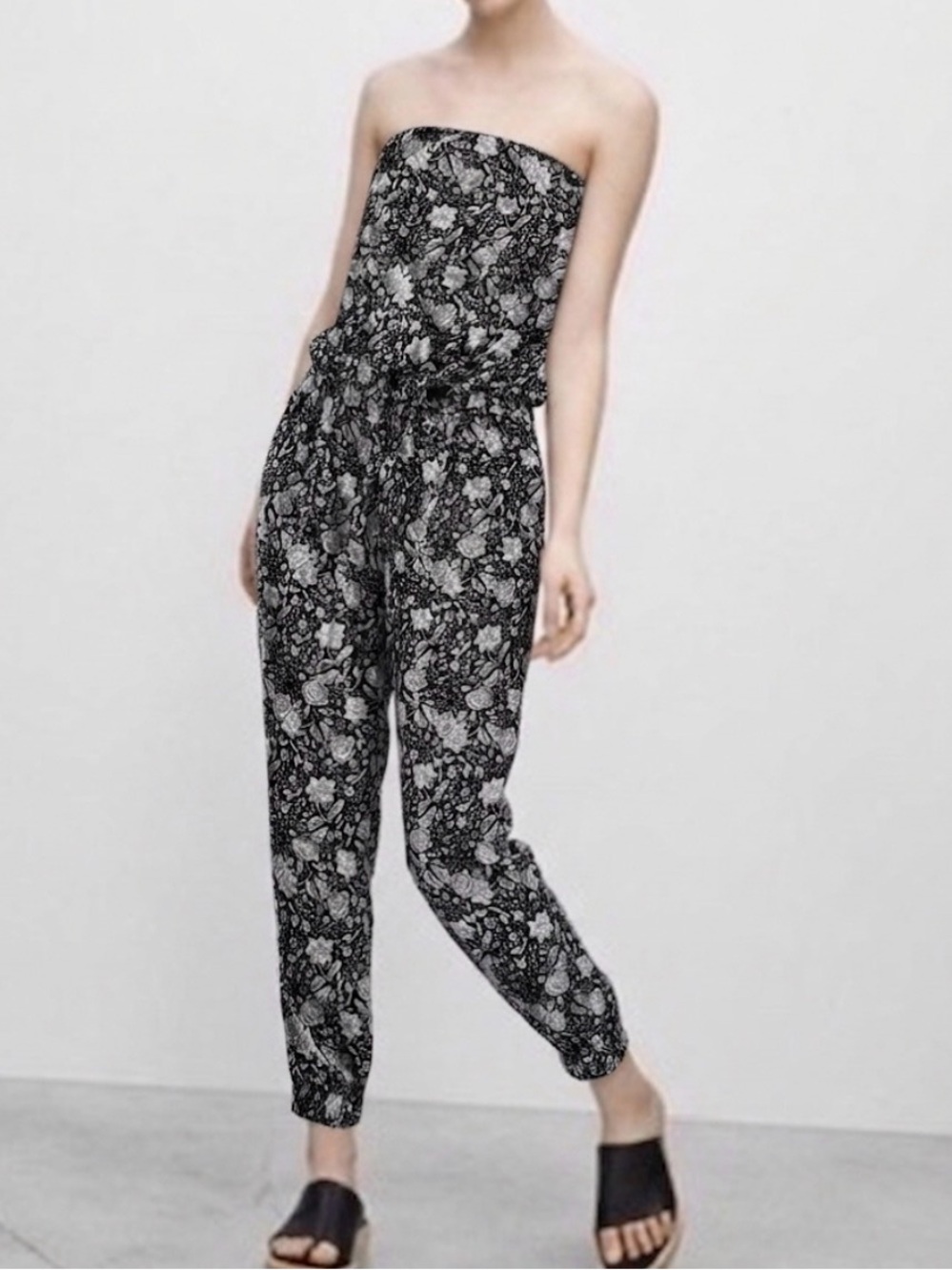 ❤️ Aritzia Talula Black & White Drawstring Jogger Jumper